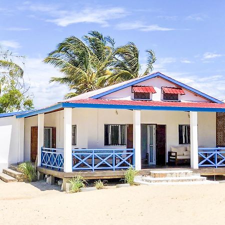 Villa A.Tia Morondava Exterior photo